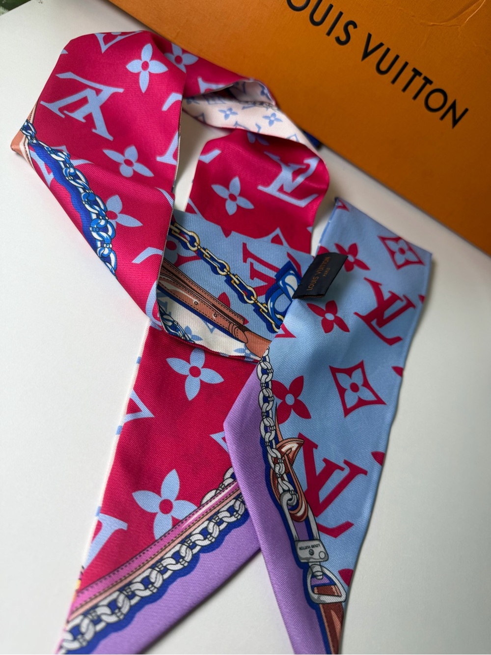 Louis Vuitton ultimate Silk Twilly